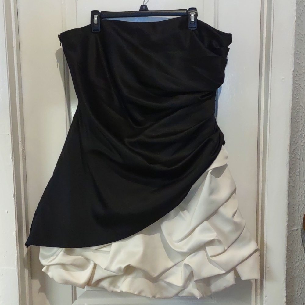 Onyx Nite Strapless Gown 20W Black & Cream